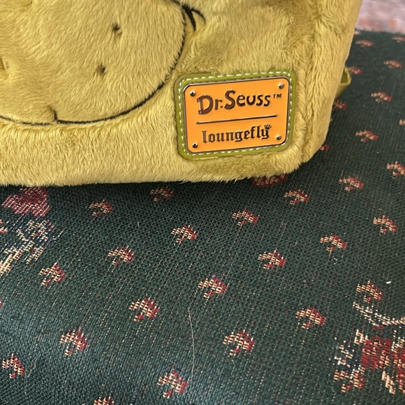 Dr. Seuss lounge fly push grinch Santa backpack 11 x 10 in great condition - Picture 3 of 11
